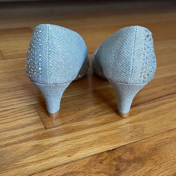 Delicacy Dress Shoe with Low Heel Women’s Size 5 - Picture 5 of 7